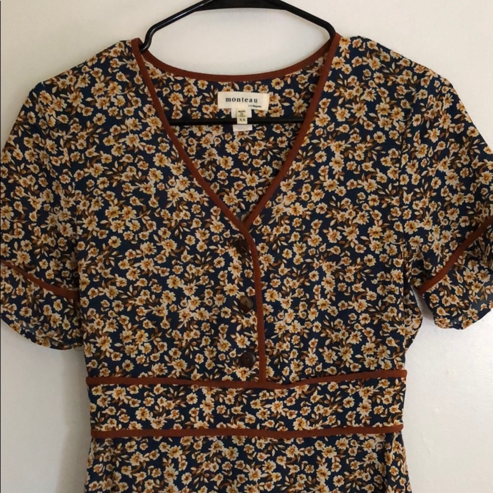 Monteau Floral slim waist dress.